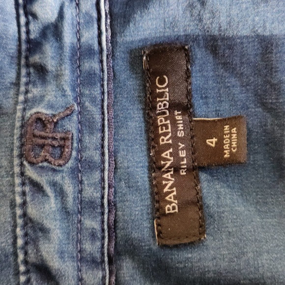 Banana Republic Fitted Riley Denim Bow Shirt - Size 4 - Picture 16 of 16